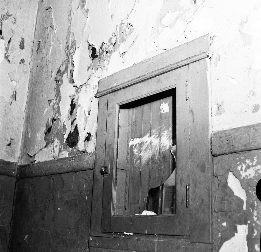 Poor conditions at apartment building on South Homan Avenue - Chicago Sun-Times