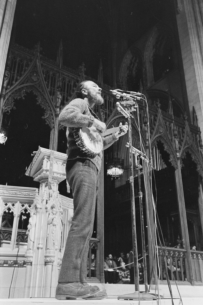 Pete Seeger performing during the Moratorium to End the War in Vietnam rally - Haun, Declan, 1937-1994