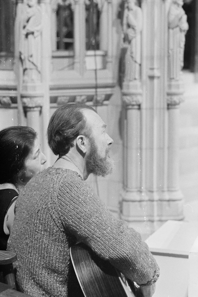 Pete Seeger at the Moratorium to End the War in Vietnam rally - Haun, Declan, 1937-1994