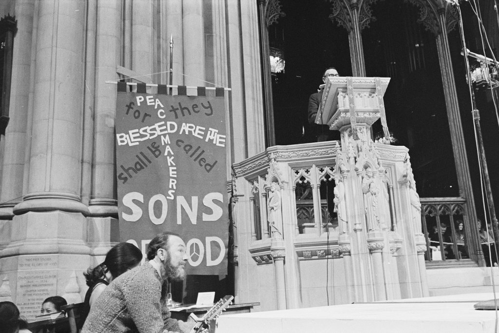 Pete Seeger at the Moratorium to End the War in Vietnam rally - Haun, Declan, 1937-1994