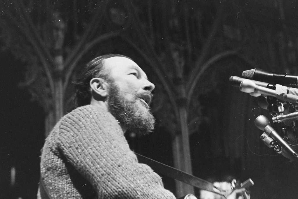 Pete Seeger performing during the Moratorium to End the War in Vietnam rally - Haun, Declan, 1937-1994