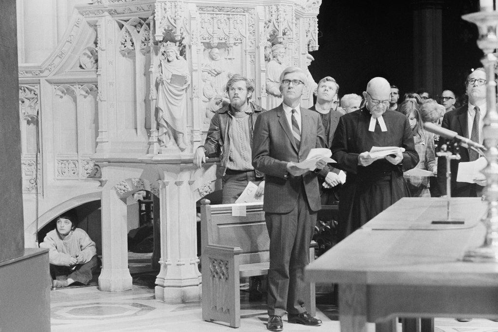 Moratorium to End the War in Vietnam rally - Haun, Declan, 1937-1994