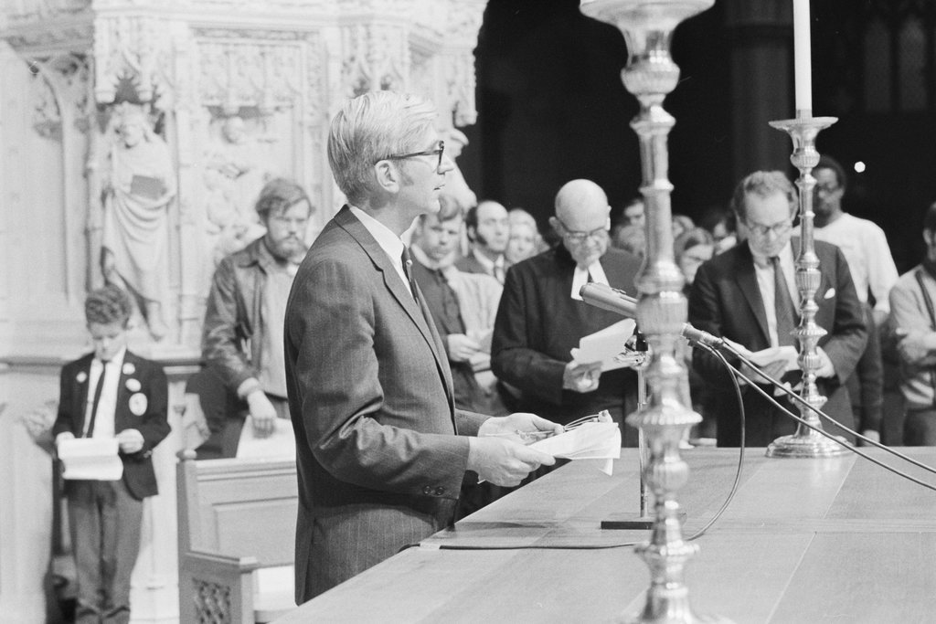 Moratorium to End the War in Vietnam rally - Haun, Declan, 1937-1994