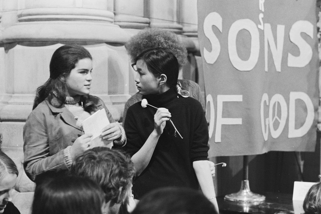 Moratorium to End the War in Vietnam rally - Haun, Declan, 1937-1994