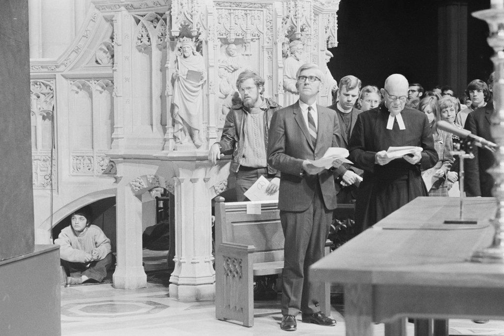 Moratorium to End the War in Vietnam rally - Haun, Declan, 1937-1994