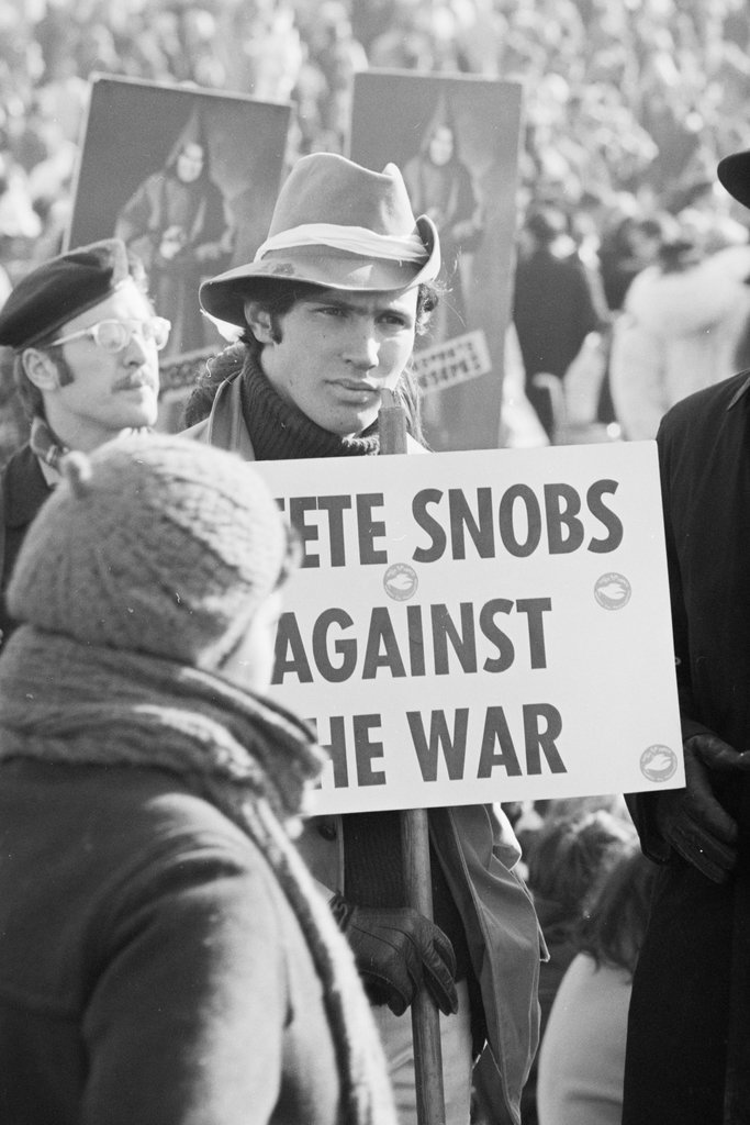 Moratorium to End the War in Vietnam march - Haun, Declan, 1937-1994
