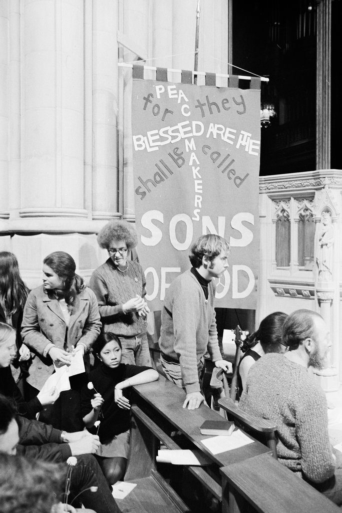 Moratorium to End the War in Vietnam rally - Haun, Declan, 1937-1994