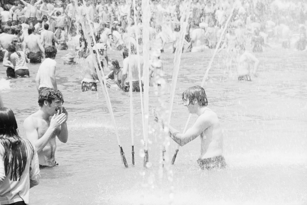 Anti-war protest in Washington, D.C. - Haun, Declan, 1937-1994