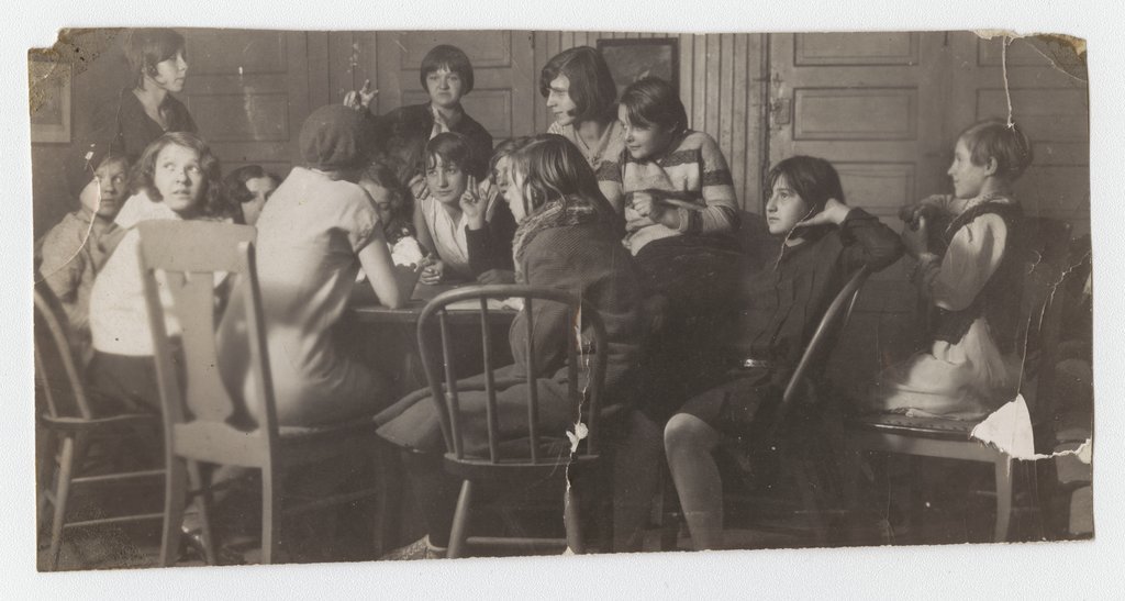 Children sitting around a table at the Mary McDowell Settlement House