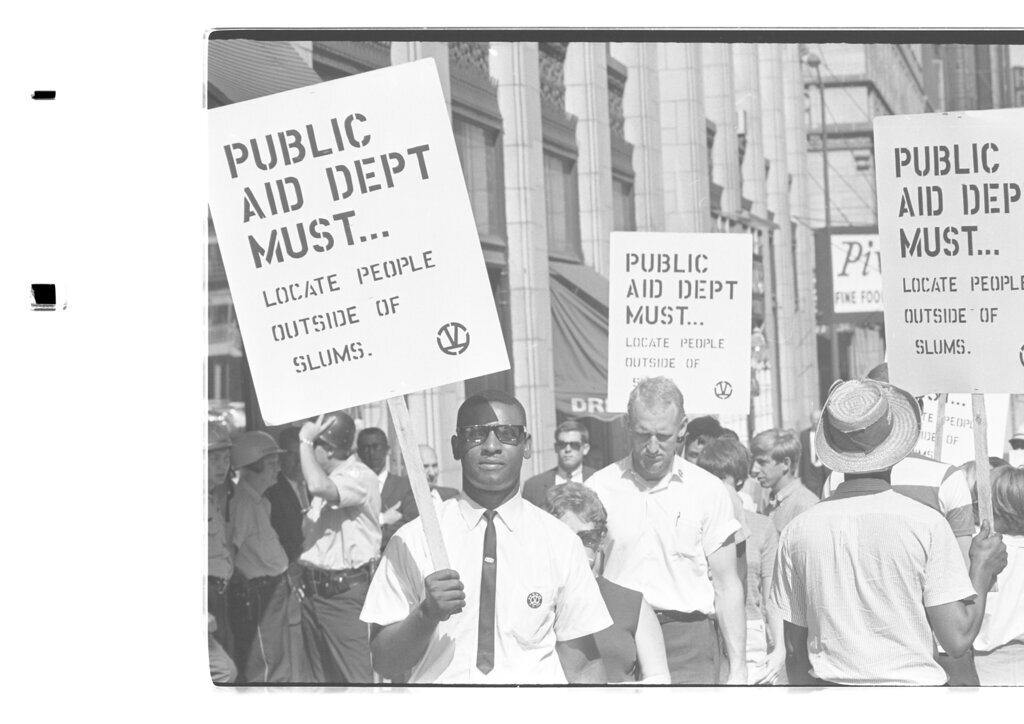 Open-housing picket outside Cook County Public Aid Department - Chicago Sun-Times