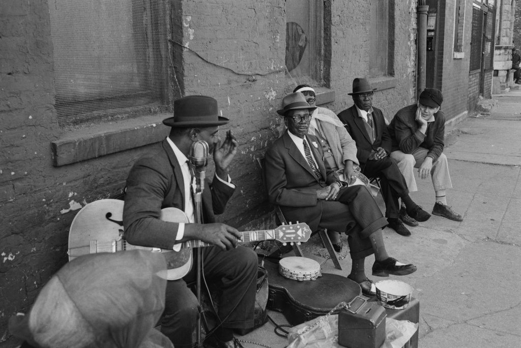 Musicians at Maxwell Street Market - Haun, Declan, 1937-1994