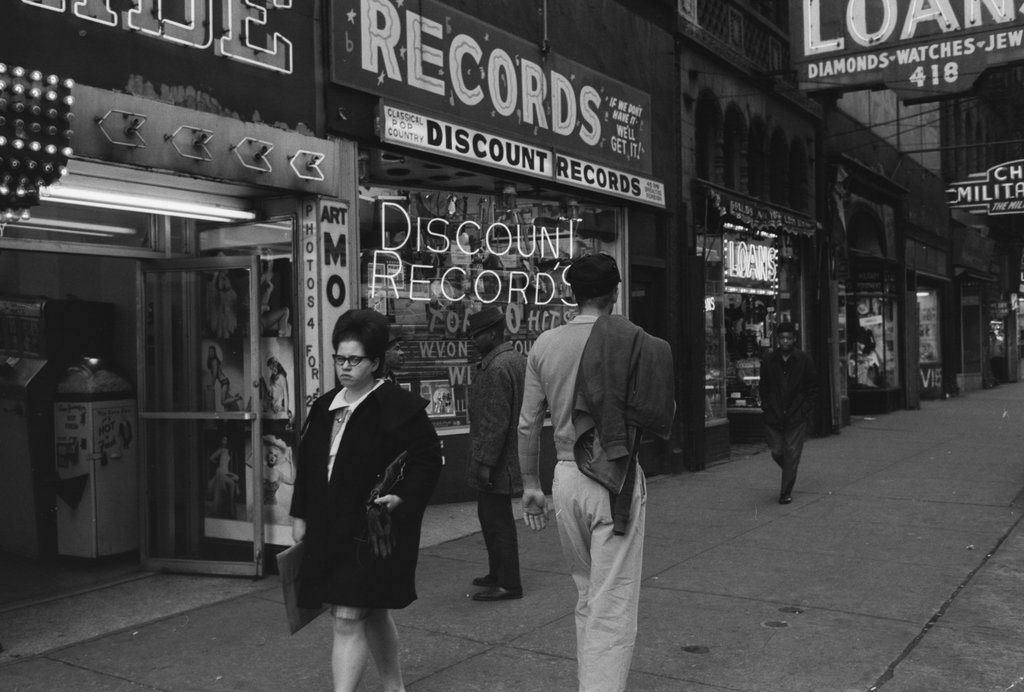 Pedestrians in the Loop - Haun, Declan, 1937-1994