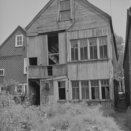 Vacant building at 3411 Carpenter Street - Mead, Mildred