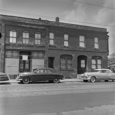 Vacant apartments at 65th Street and Wenworth Avenue in Englewood - Mead, Mildred