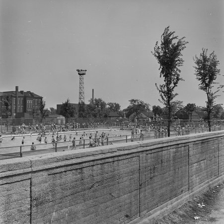 Outdoor swimming pool in Fuller Park - Mead, Mildred