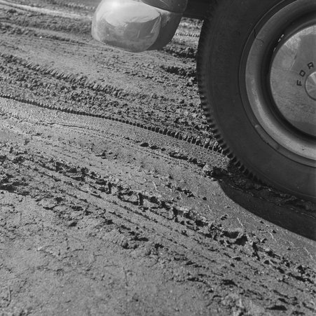 Unpaved alley in the 70th block of South State Street in Greater Grand Crossing - Mead, Mildred