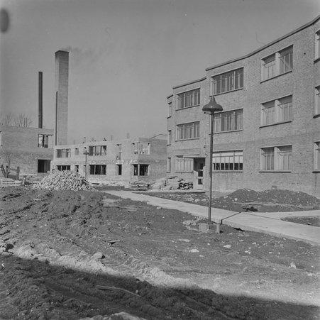Building at 64th Street and South Parkway in Greater Grand Crossing - Mead, Mildred
