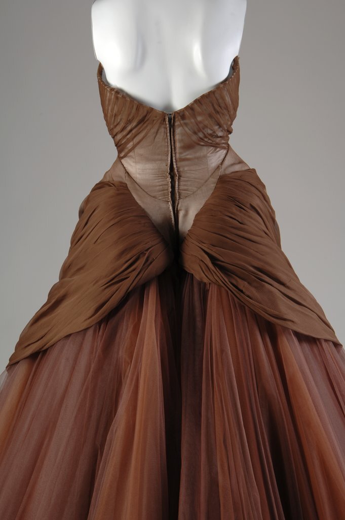 Swan evening dress by Charles James - James, Charles, 1906-1978