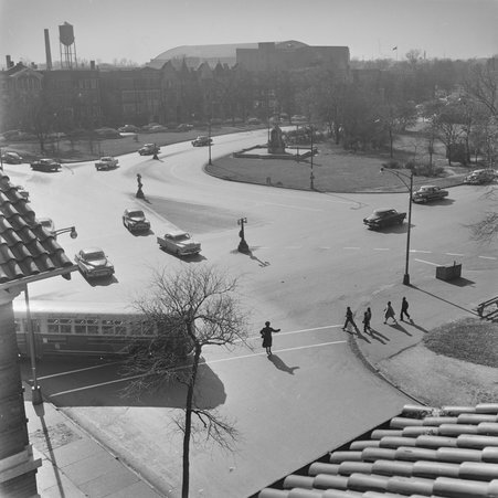Scene in the Hyde Park-Kenwood neighborhood - Mead, Mildred
