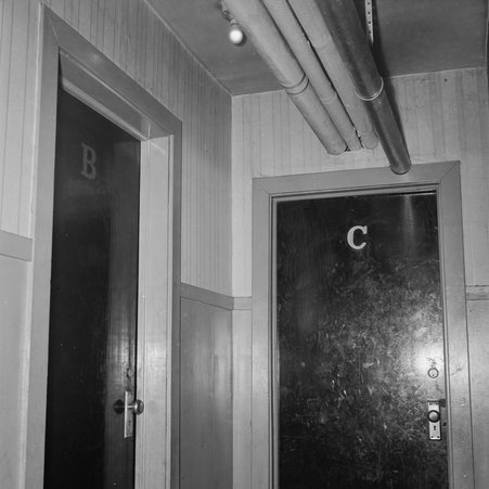 Hallway at 5050-5052 South Drexel Avenue in Hyde Park - Mead, Mildred