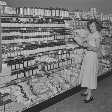 Hyde Park Co-op at 5535 South Harper Avenue in Hyde Park-Kenwood - Mead, Mildred