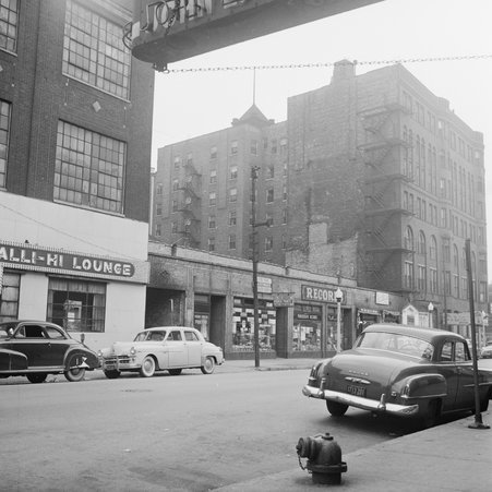 Storefronts on the 5200 block of South Lake Park Avenue in Hyde Park-Kenwood - Mead, Mildred