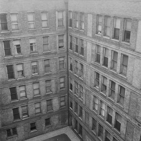 Courtyard of Kenwood Gardens at 5511-5525 South Kenwood Avenue in Hyde Park-Kenwood - Mead, Mildred