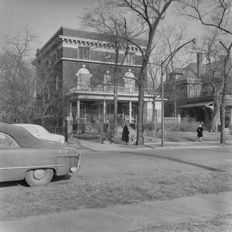 Rooming house at 5225 South University Avenue in Hyde Park-Kenwood - Mead, Mildred