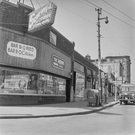 Storefronts at East 47th Street and South Lake Park Avenue in Hyde Park-Kenwood - Mead, Mildred