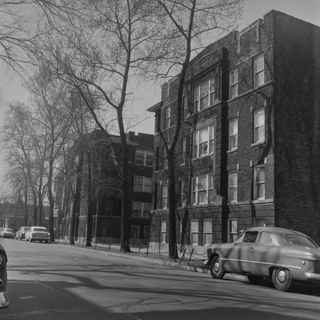 Multi-unit residential building with unknown address in Hyde Park-Kenwood - Mead, Mildred
