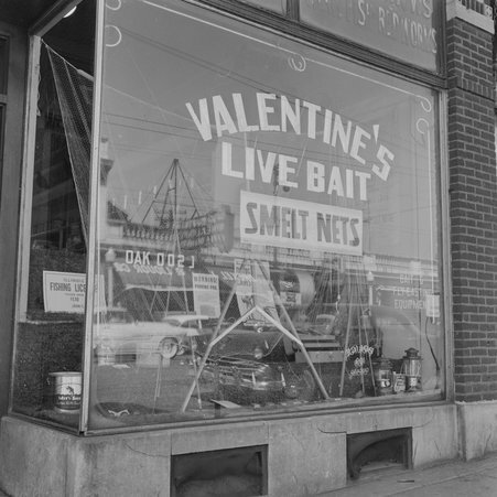 Valentine's Live Bait at 1357 East 47th Street in Hyde Park-Kenwood - Mead, Mildred