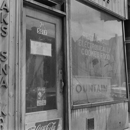 Store at 5017 South Lake Park Avenue in Hyde Park-Kenwood - Mead, Mildred