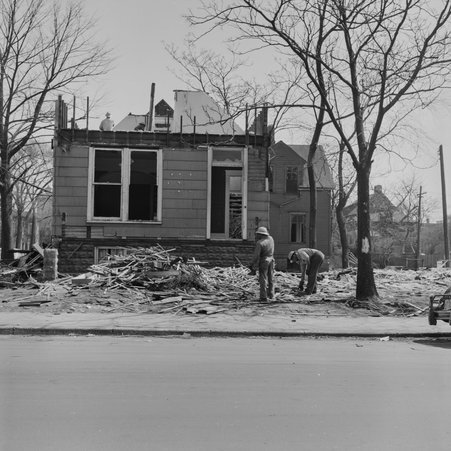 House at South Dorchester Avenue and East 54th Place in Hyde Park-Kenwood - Mead, Mildred