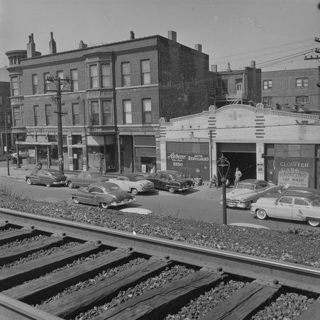 Street view at South Lake Park Avenue and East 57th Street in Hyde Park-Kenwood - Mead, Mildred