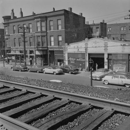 Street view at South Lake Park Avenue and East 57th Street in Hyde Park-Kenwood - Mead, Mildred