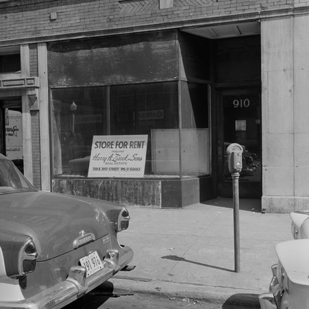 910 East 55th Street in Hyde Park-Kenwood - Mead, Mildred