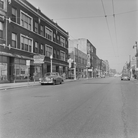 Scene in the Hyde Park-Kenwood neighborhood - Mead, Mildred