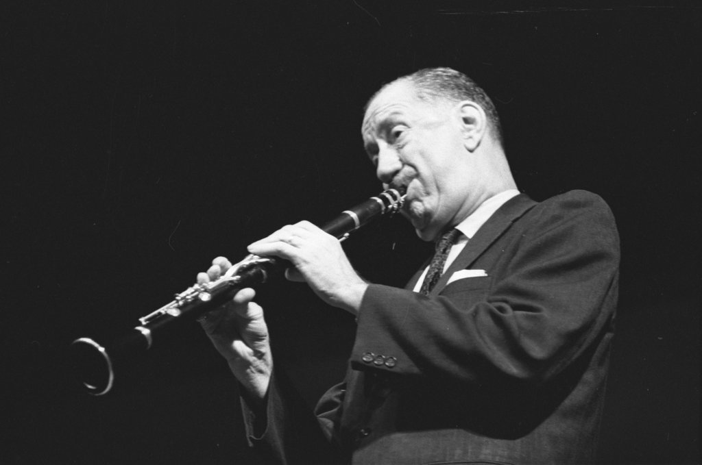 Pee Wee Russell at the Down Beat Jazz Festival - Flerlage, Raeburn, 1915-2002