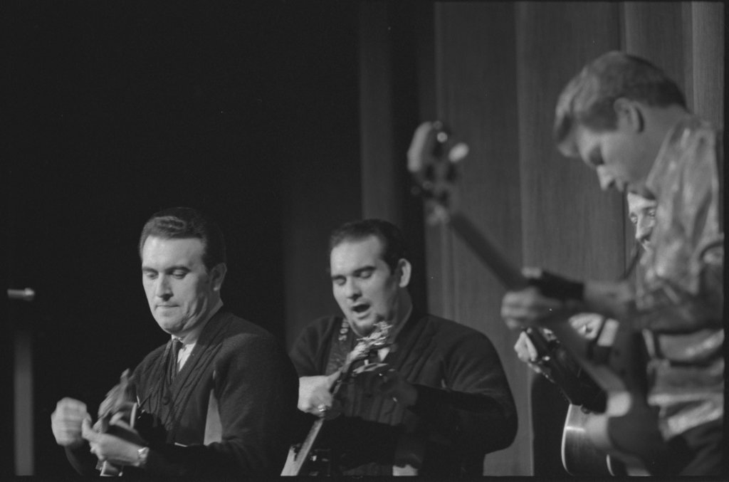 Performers at the 8th Annual University of Chicago Folk Festival - Flerlage, Raeburn, 1915-2002