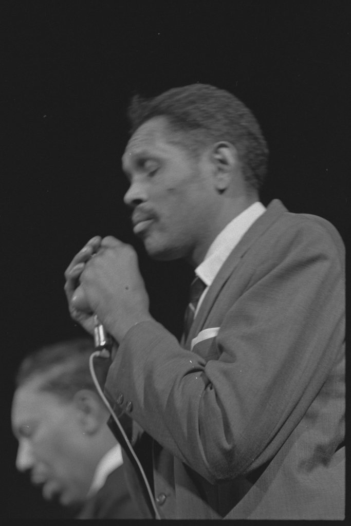Bukka White and others performing at the 8th Annual University of Chicago Folk Festival - Flerlage, Raeburn, 1915-2002