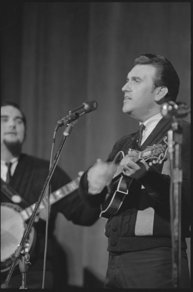 Bukka White and others performing at the 8th Annual University of Chicago Folk Festival - Flerlage, Raeburn, 1915-2002