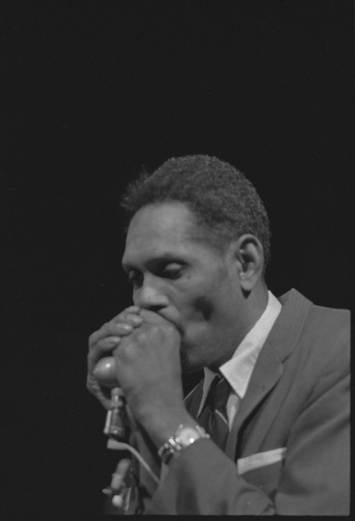 Bukka White and others performing at the 8th Annual University of Chicago Folk Festival - Flerlage, Raeburn, 1915-2002