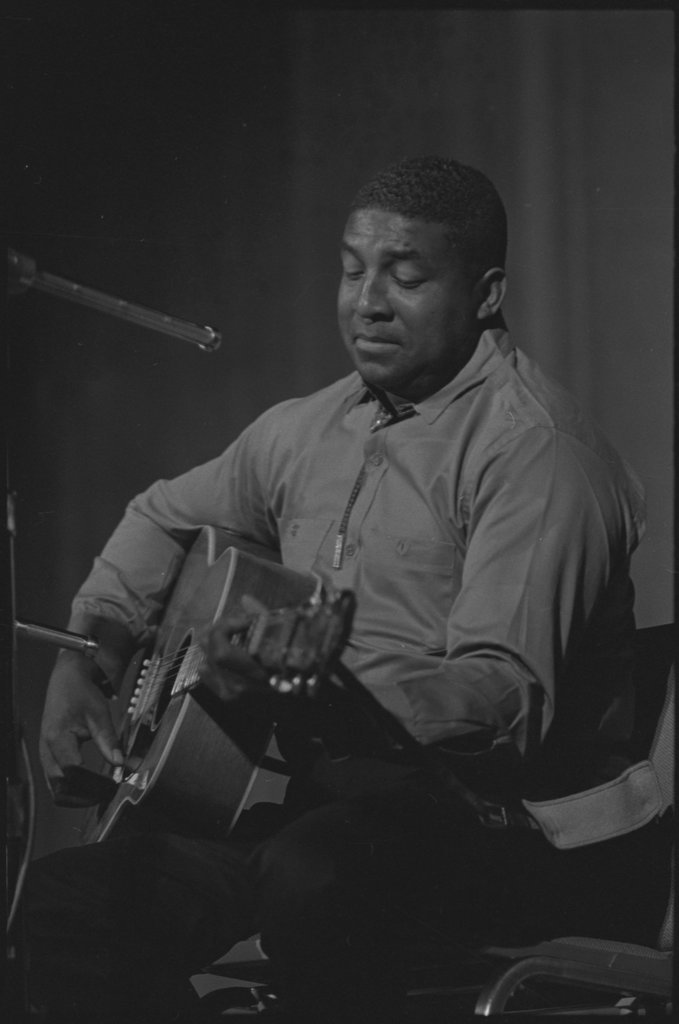 Bukka White and others performing at the 8th Annual University of Chicago Folk Festival - Flerlage, Raeburn, 1915-2002
