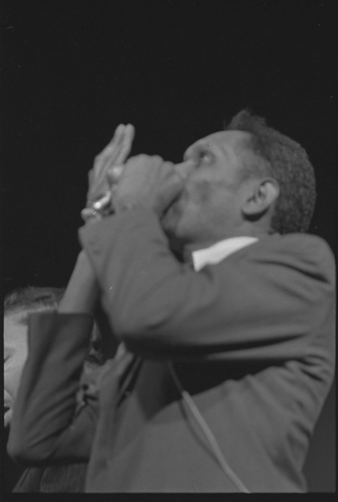 Bukka White and others performing at the 8th Annual University of Chicago Folk Festival - Flerlage, Raeburn, 1915-2002