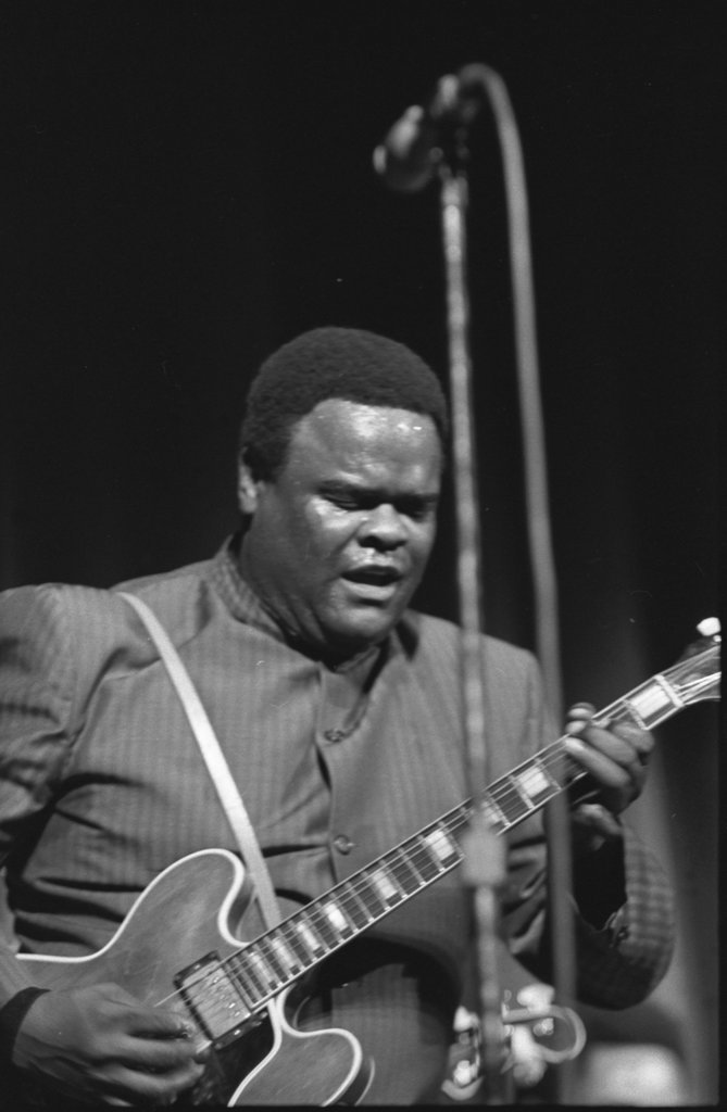 Freddy King, Red Smiley, and others performing at the 9th Annual University of Chicago Folk Festival - Flerlage, Raeburn, 1915-2002