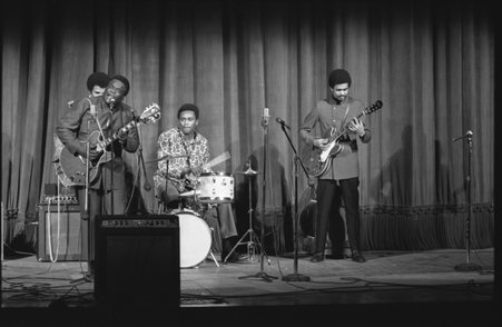 Freddy King, Red Smiley, and others performing at the 9th Annual University of Chicago Folk Festival - Flerlage, Raeburn, 1915-2002