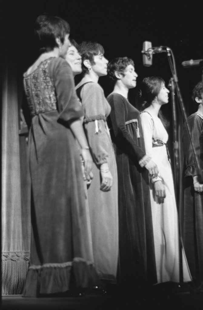 A Bayou band performing at the 9th Annual University of Chicago Folk Festival - Flerlage, Raeburn, 1915-2002