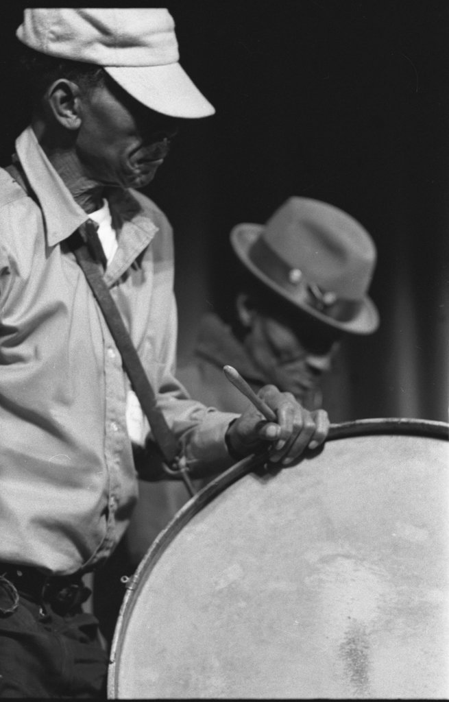 Elizabeth Cotton and others performing at the 9th Annual University of Chicago Folk Festival - Flerlage, Raeburn, 1915-2002