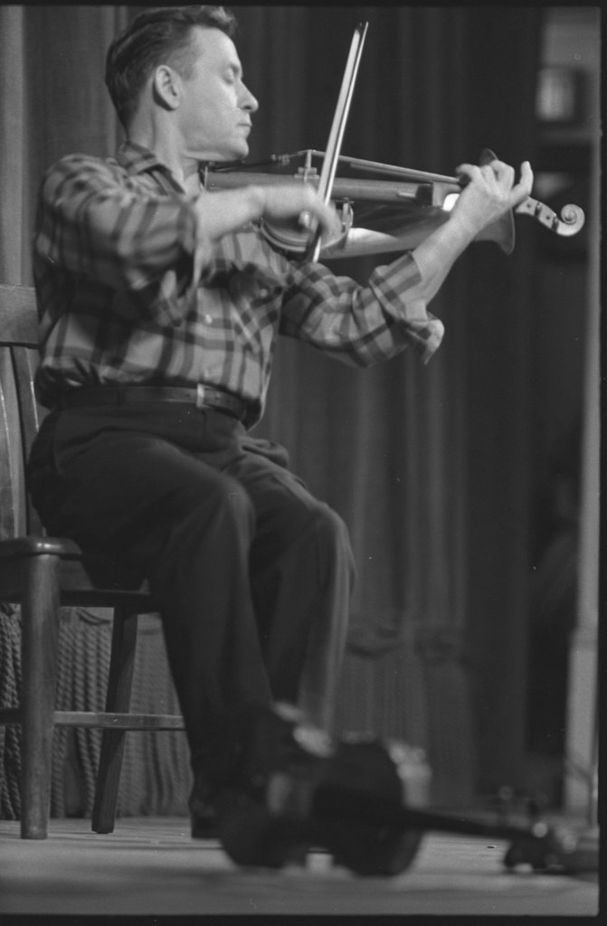 Jean Carignan and other performing during the 10th Annual University of Chicago Folk Festival - Flerlage, Raeburn, 1915-2002