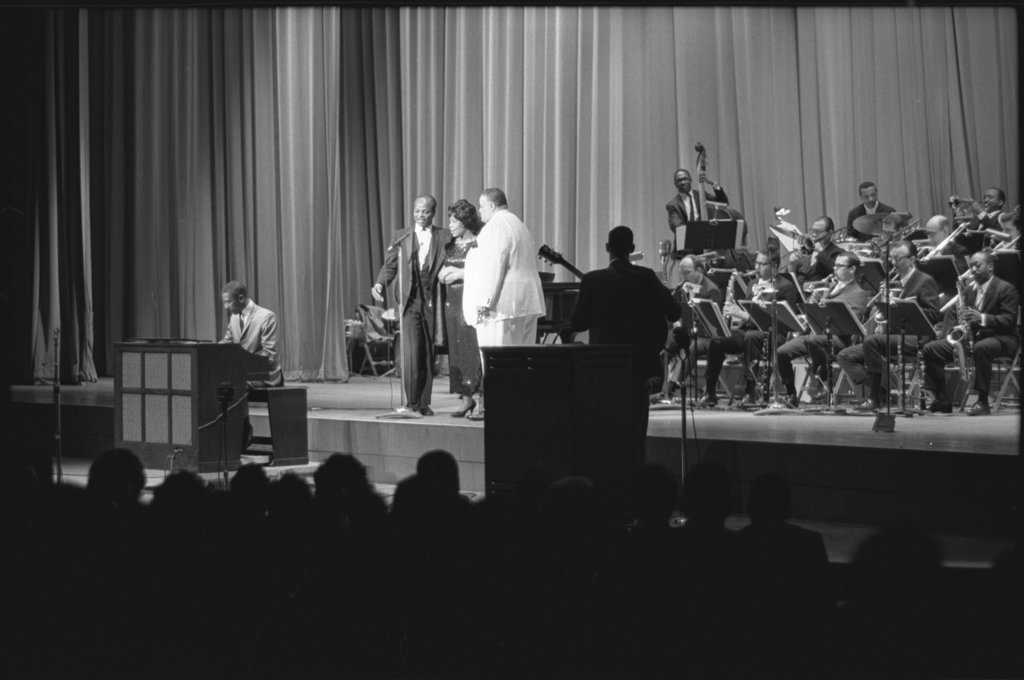 Daddy-O-Daylie, Gloria Lynne, and Leo Gooden with Oliver Nelson Orchestra and Jimmy Smith at Arie Crown Theater - Flerlage, Raeburn, 1915-2002